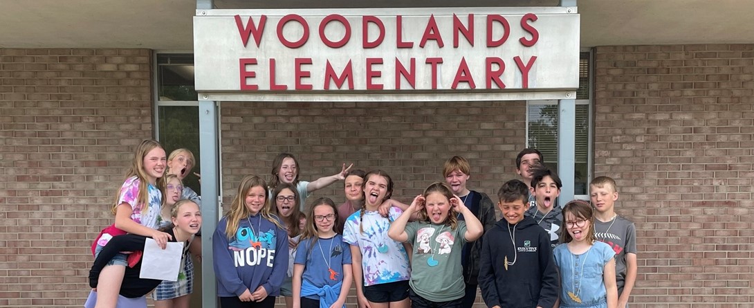 Students standing in front of Woodlands Elementary 